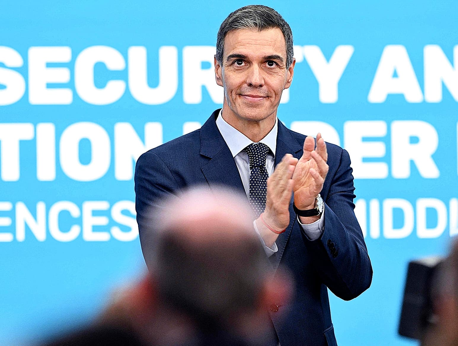 Análisis de la Proyección Exterior y los Desafíos de Gobernabilidad Interna en la Administración de Pedro Sánchez