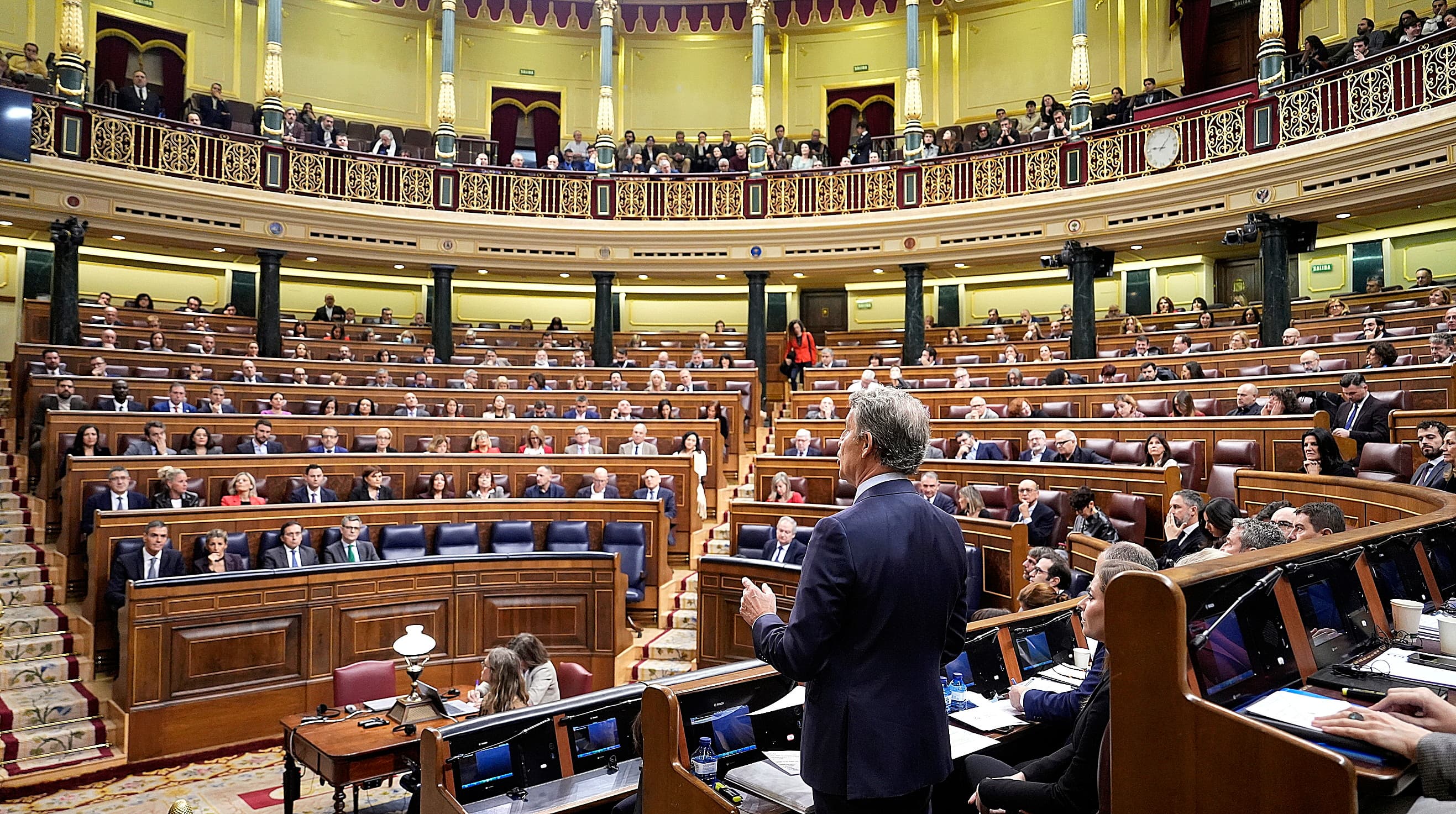 Líder del Partido Popular Anuncia Moción de Censura Instrumental y Dirige Mensaje a Empresarios Catalanes