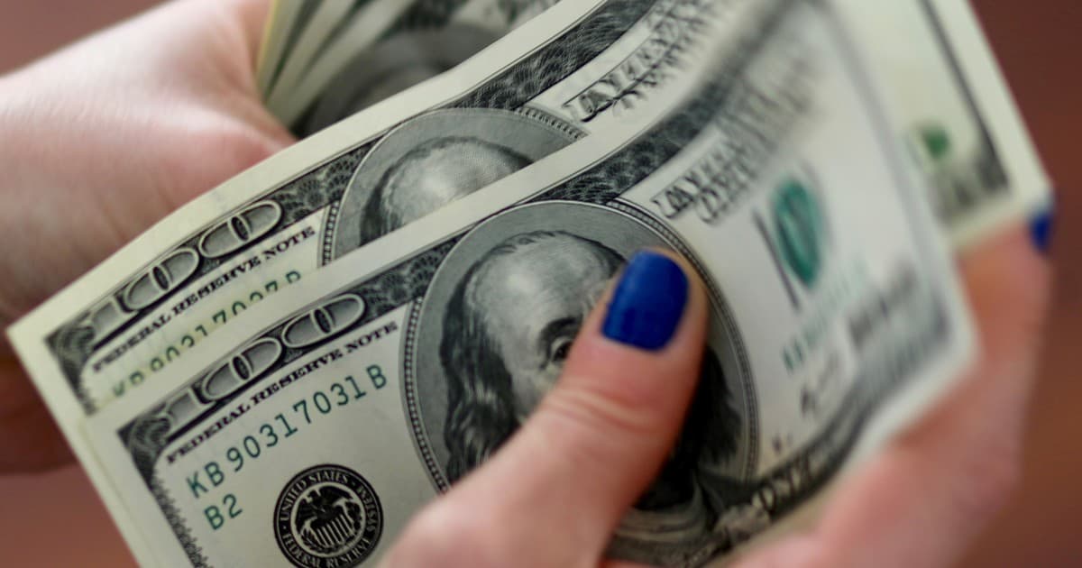 El Dólar Blue, Barómetro de la Incertidumbre Argentina: Análisis del 24 de Mayo y su Brecha con el Oficial