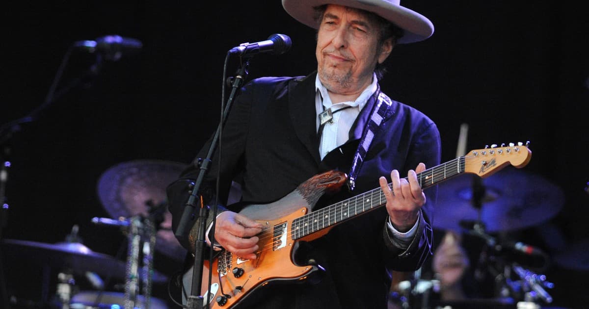 Bob Dylan a sus 85: El Arquitecto Lírico que Redefinió la Música y la Literatura