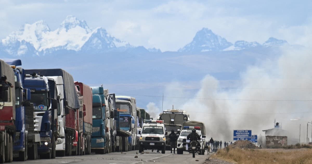Bolivia: Tensión Recrudecida en Rutas Tras Operativo Fallido del Gobierno de Rodrigo Paz